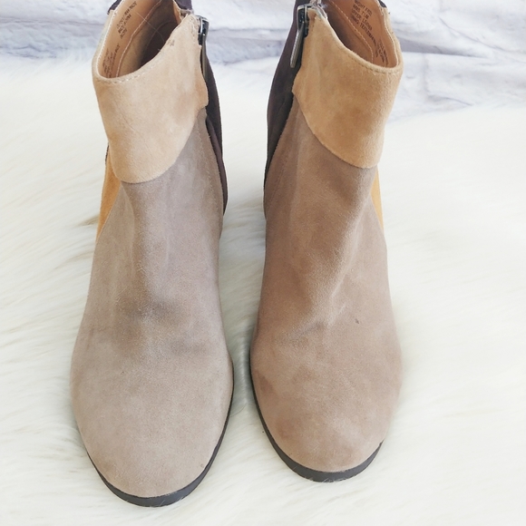 SHIPS FREE!! KENNETH COLE Reaction Color Block Ankle Booties - Picture 2 of 9